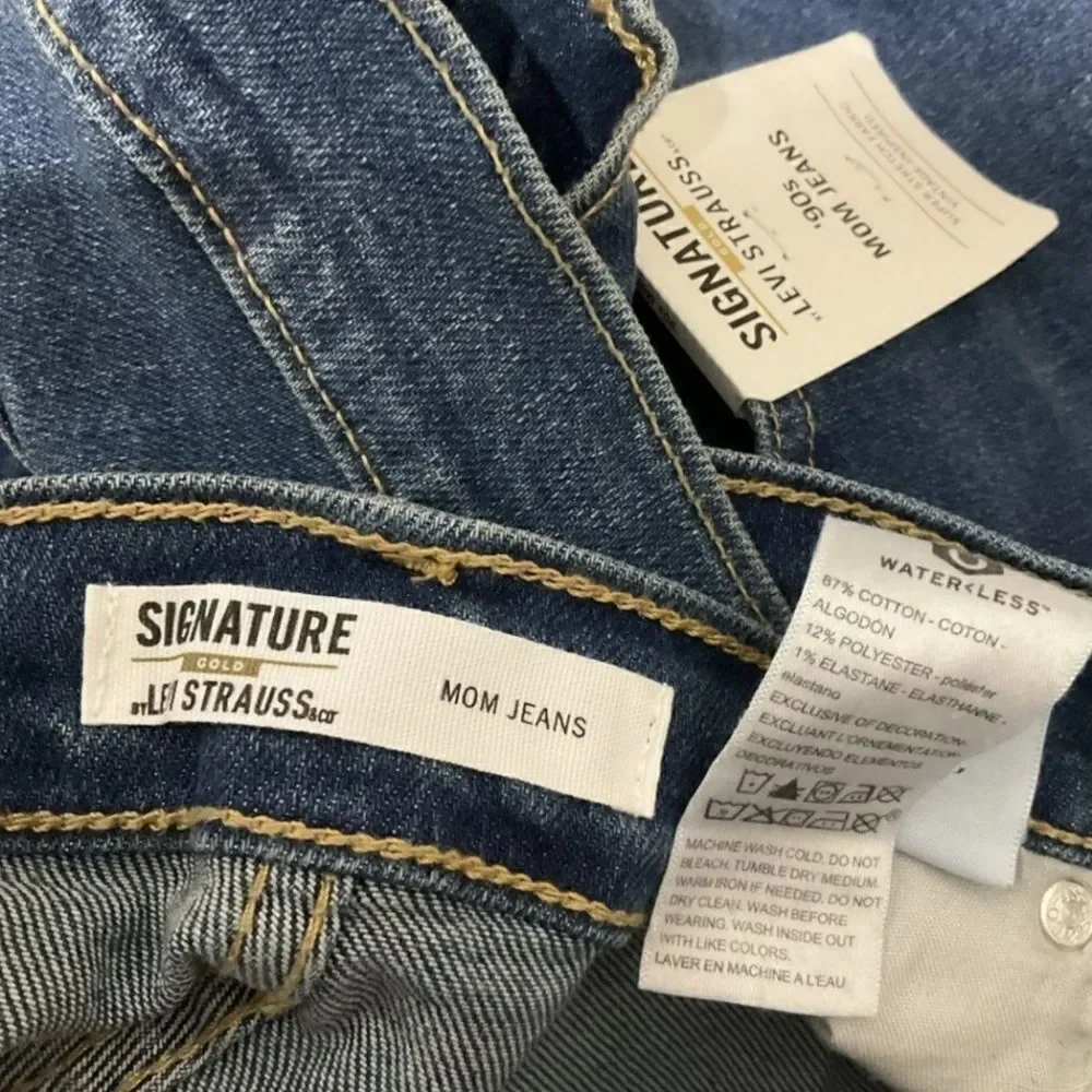 Levi's Strauss 90's Mom Blue Distressed Jeans Size 24 NEW